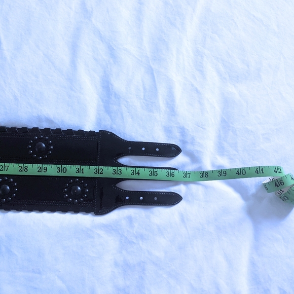 ALAÏA Paris Black Patent Leather with Stud Detailing Belt Made in Italy - Picture 4 of 5